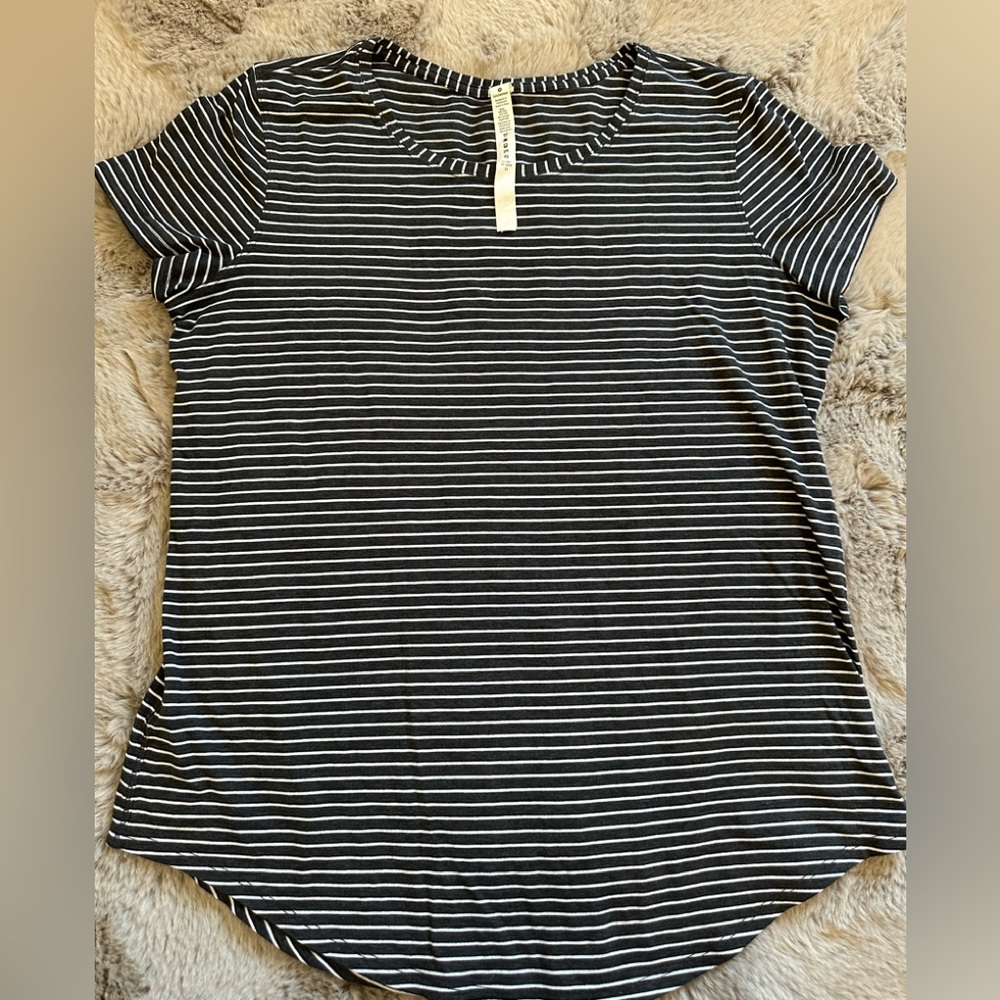 Lululemon T-shirt sz 8